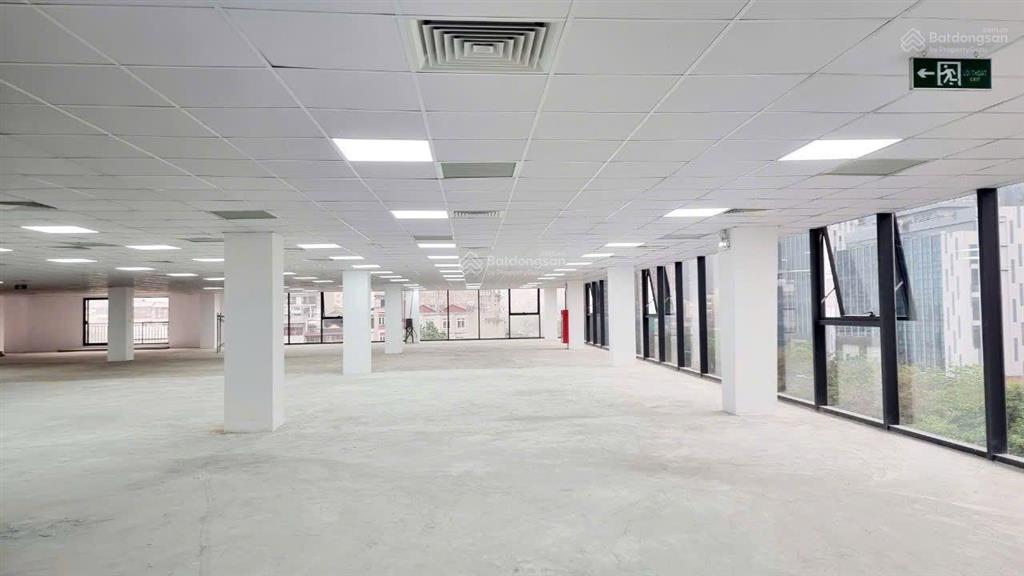 Cho thuê tòa nhà văn phòng võ chí công, diện tích 200m2.  0345 943 ***. giá 250 nghìn/m2/tháng