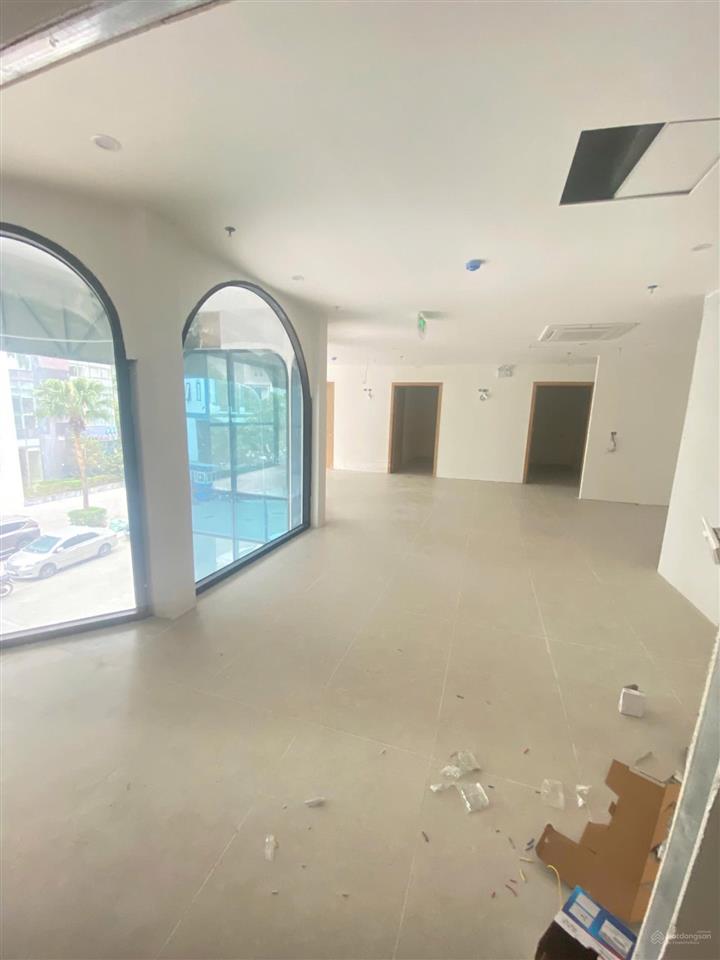 Công ty chúng tôi cho thuê tòa nhà văn phòng mặt phố dương khuê diện tích 150m2  200k/m2/th