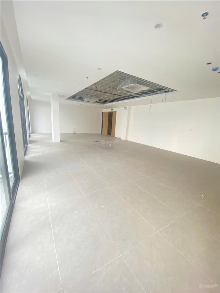 Công ty chúng tôi cho thuê tòa nhà văn phòng mặt phố dương khuê diện tích 150m2  200k/m2/th