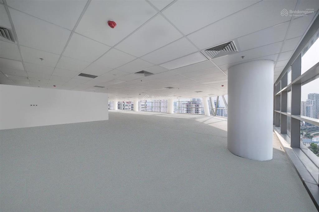 Tòa nhà king building  vị trí đắc địa, giao thông thuận tiện, diện tích linh hoạt 80m2