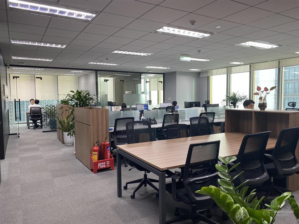Tòa nhà king building  vị trí đắc địa, giao thông thuận tiện, diện tích linh hoạt 80m2