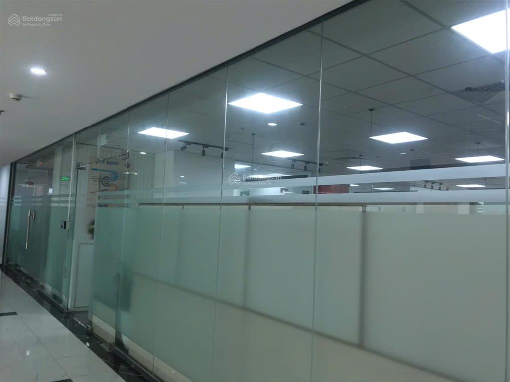 Bql cho thuê văn phòng tòa lucky building  81 trần thái tông. dt 300m2, giá thuê ưu đãi chỉ 250k