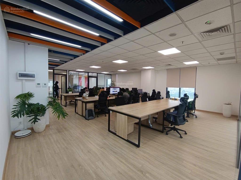 Cho thuê văn phòng tòa nhà star tower phường cầu giấy, dt 300m2, có hỗ trợ thuê dt linh hoạt
