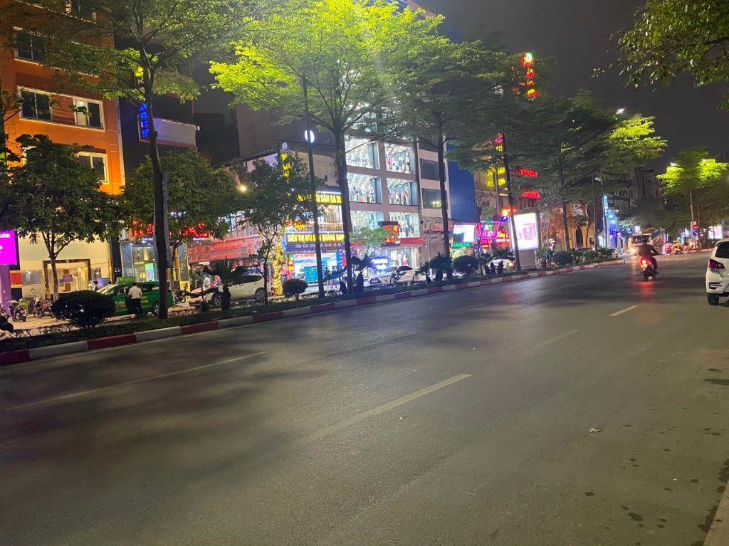 - Chính chủ bán lô đất đấu giá mạ châu Đông La LK01 – 15 đường to 12m, giá rẻ vị trí đẹp đắc địa