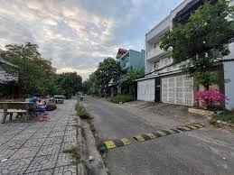 Cần bán nhanh nền đất trục đường 20m D/A Biệt thự Phú Nhuận Q9 DT 334m2 hướng Tây Bắc giá 67tr/m2 