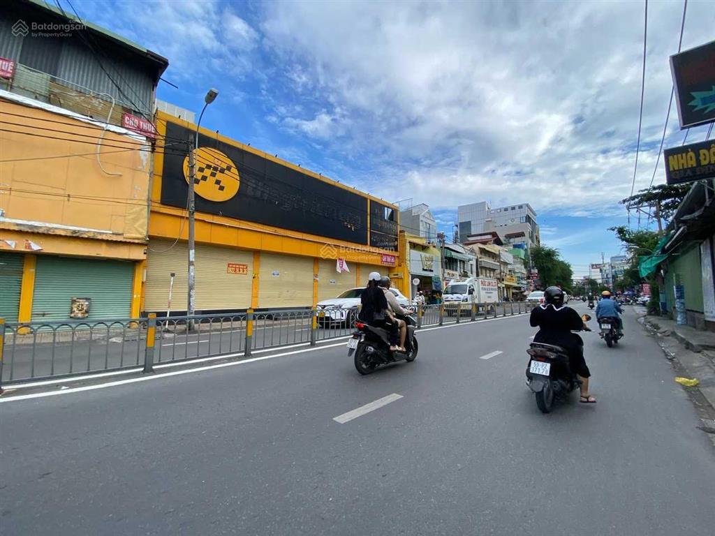 199 tỷ  mặt tiền  ung văn khiêm / ngang 48m  cn 3606 m2  trừ lộ giới 2880 m2 / cấp 4