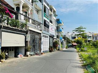 Duy nhất! nhà 3 tầng 3 mặt thông thoáng, đối diện global city, shr pháp lý chuẩn, xe hơi đỗ cửa