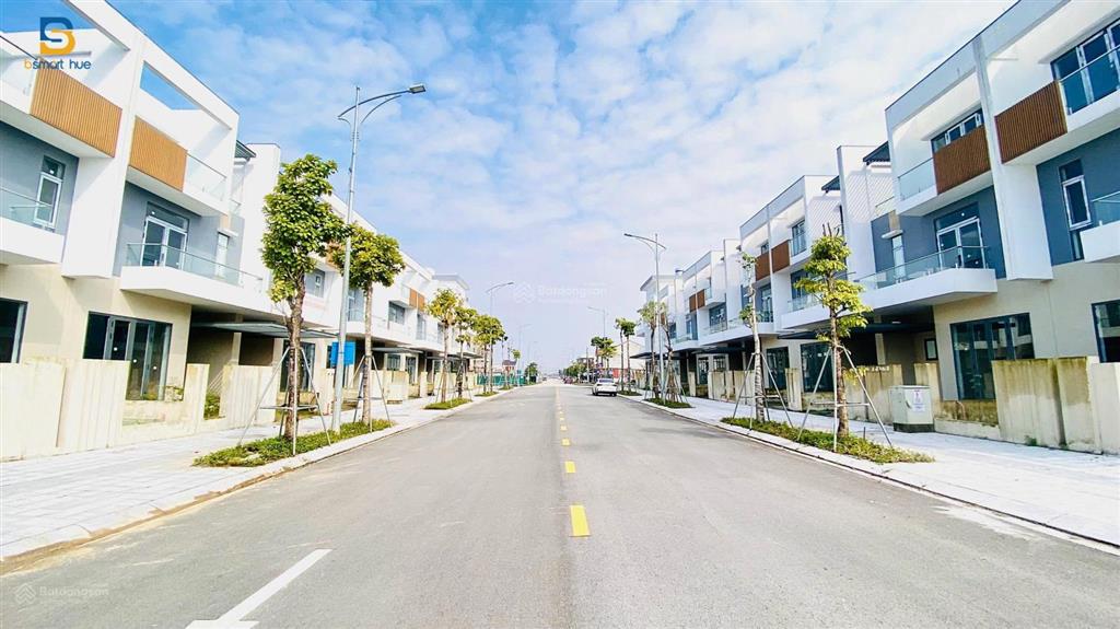 Nhà 03 tầng đường hoàng quốc việt, gần aeon mall huế  giá chỉ 1tỷ8(30%/căn)