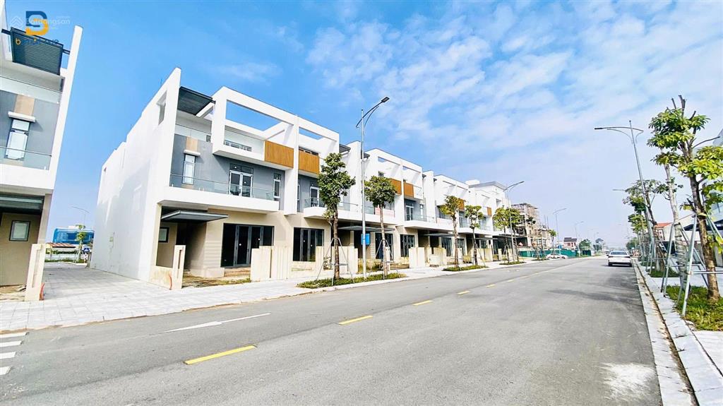 Nhà 03 tầng đường hoàng quốc việt, gần aeon mall huế  giá chỉ 1tỷ8(30%/căn)