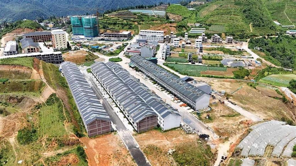 Bán nhà xây thô hoàn thiện mặt tiền khu tây bắc trung tâm sa pa