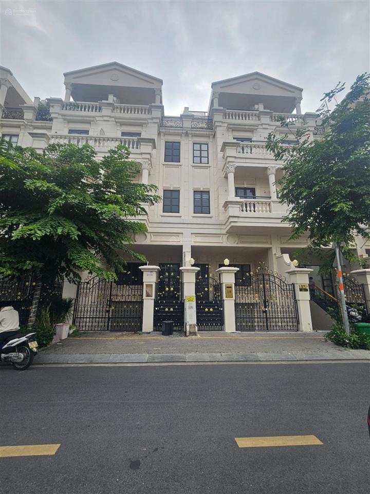 Gấp bán, giảm về 21,5 tỷ  nhà phố 5m x 20m, 1 hầm + 4 có thang máy, cityland park hills gò vấp