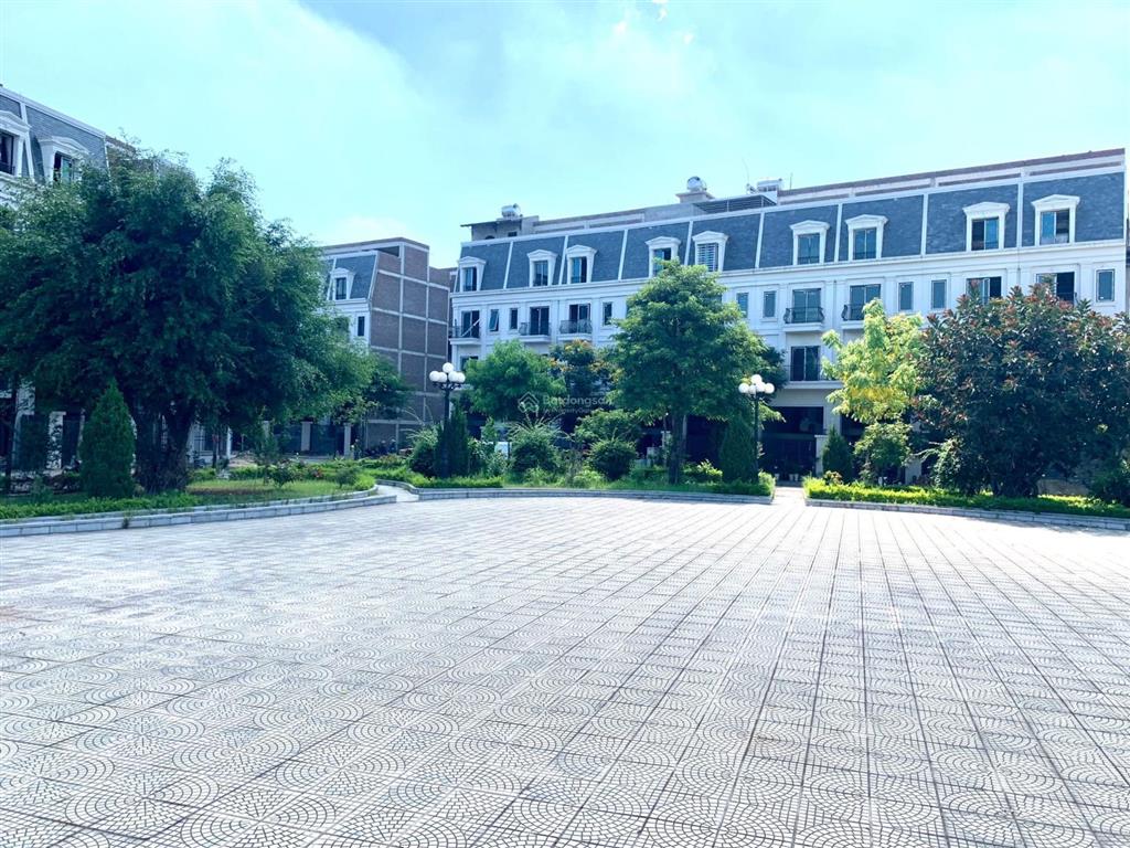 Em bán liền kề view nội khu, sổ đỏ 75m80m.giá hơn 9 tỉ,cam kết rẻ nhất dự án,không lỗi.