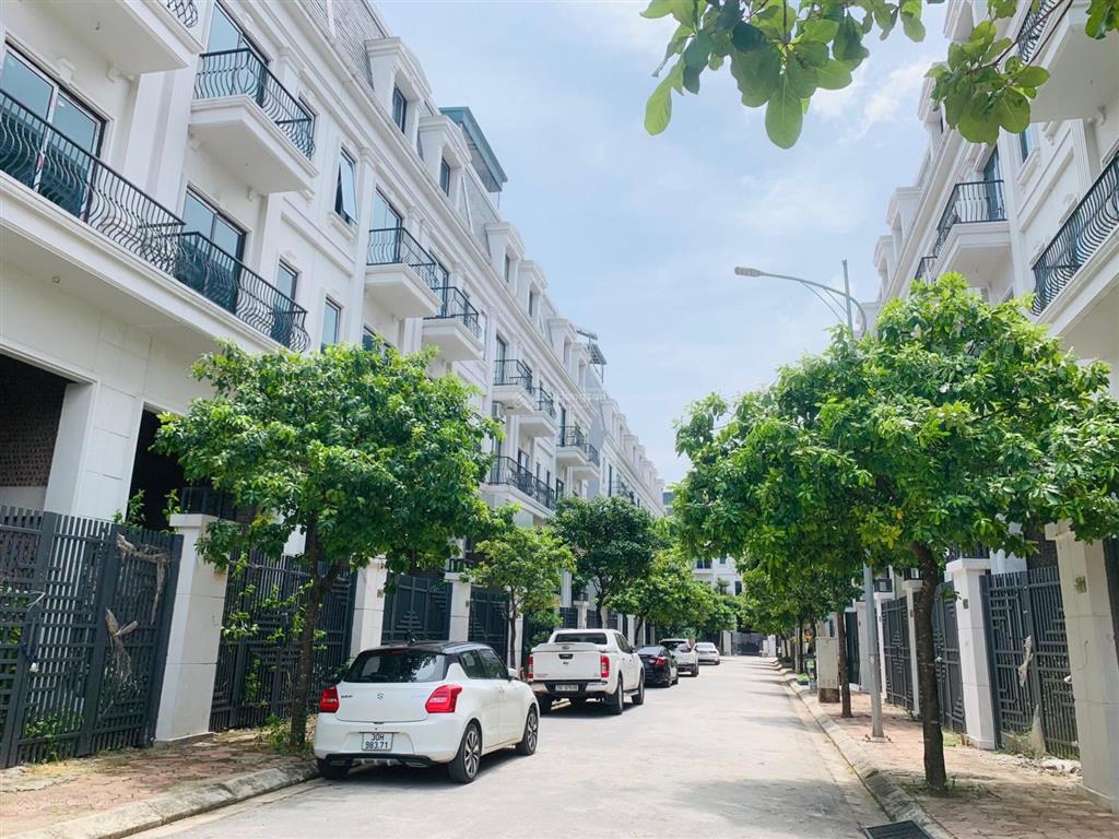 Em bán liền kề view nội khu, sổ đỏ 75m80m.giá hơn 9 tỉ,cam kết rẻ nhất dự án,không lỗi.