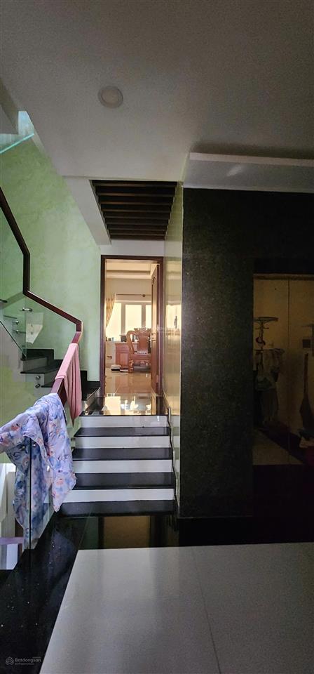 Bán nhà đường 24 kdc bình phú 5x24 4 lầu mới tinh có thang máy