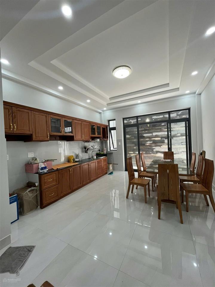 Nhà mới 95% đường 23 kdc bình phú 4,5x20m, 4 lầu