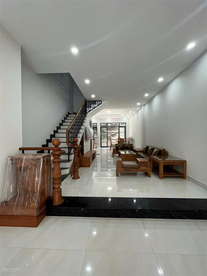 Nhà mới 95% đường 23 kdc bình phú 4,5x20m, 4 lầu