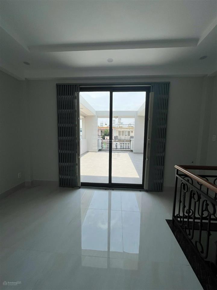 Nhà mới 95% đường 23 kdc bình phú 4,5x20m, 4 lầu