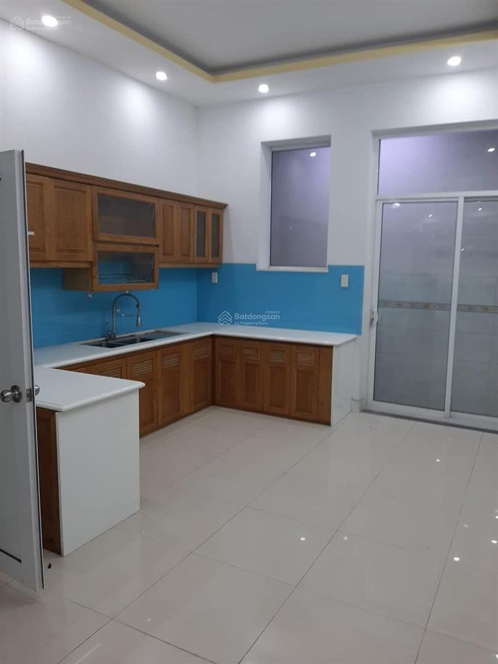Mặt tiền đường 64 đối diện công viên 4x17 3 lầu