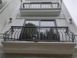 Bán nhà tư đình, cổ linh, long biên, 30m2, giá 5.9 tỷ, phân lô, gần ô tô, ở tuyệt vời, view đẹp