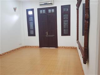 Cho thuê nhà ngõ 78 duy tân dt 55m2 x 5t ô tô đỗ cửa