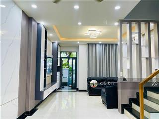 Cho thuê nhà phố full nt, mới, dt 5x20m, 1 trệt 3 lầu kđt lakeview city. giá 32tr nội thất y hình