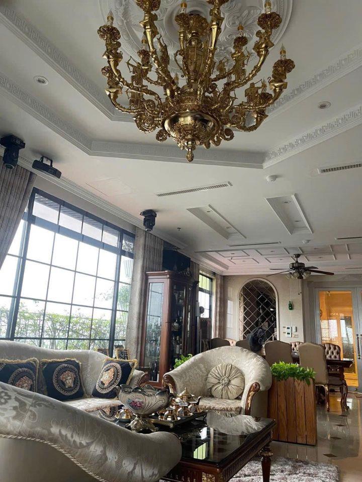 Bán Gấp Tòa Nhà Mặt Phố Nguyễn Văn Cừ 200m2, 1 Hầm 10 Tầng Nổi, Dòng Tiền 4 Tỷ/năm 142 Tỷ