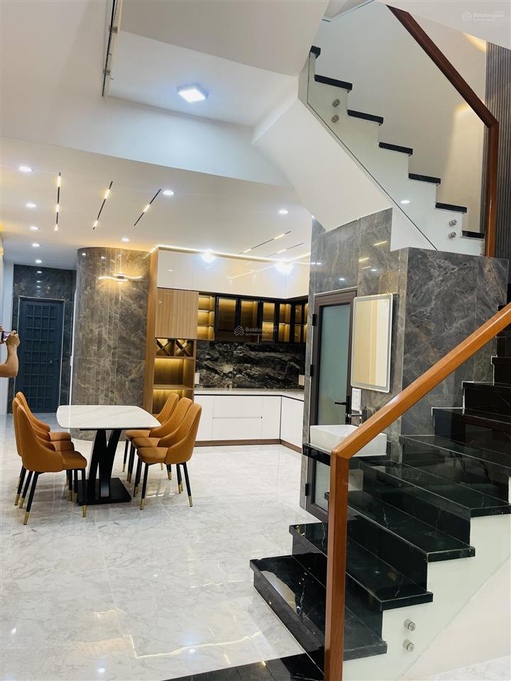 Chủ gởi bán nhà mới đẹp đường 5,5m phù đổng hòa xuân, hướng đông vị trí đẹp, diện tích 117m2