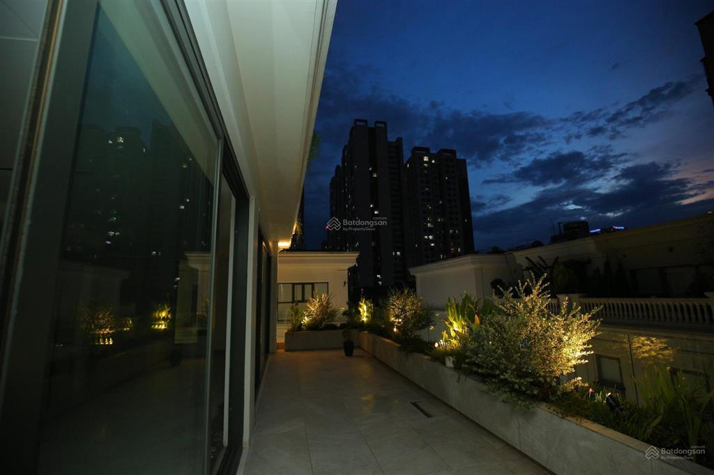 Gia đình chuyển đổi cần bán biệt thự 204 nguyễn tuân, dt 224m2, 6 tầng + 1 hầm, lô góc 3 mặt thoáng