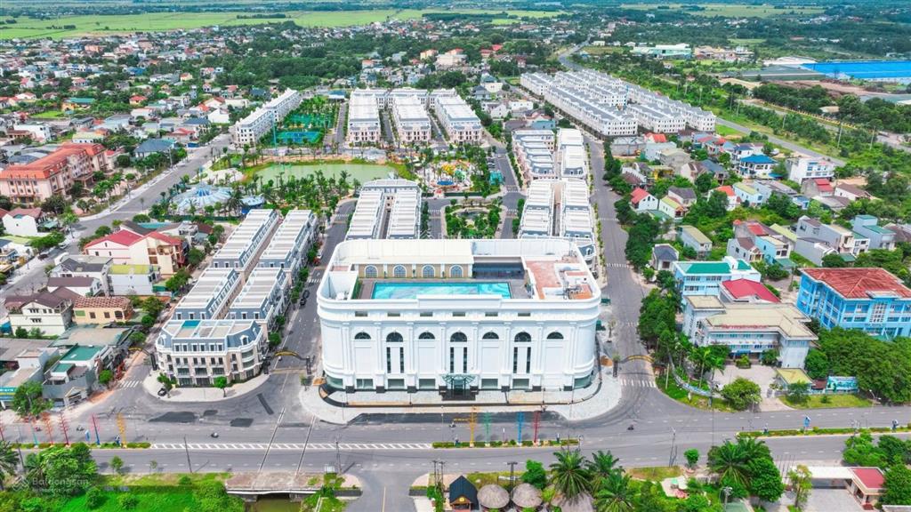 Bán cắt lỗ biệt thự 257m2, view hồ, hàng cực hiếm giá chỉ 17,2 tỷ