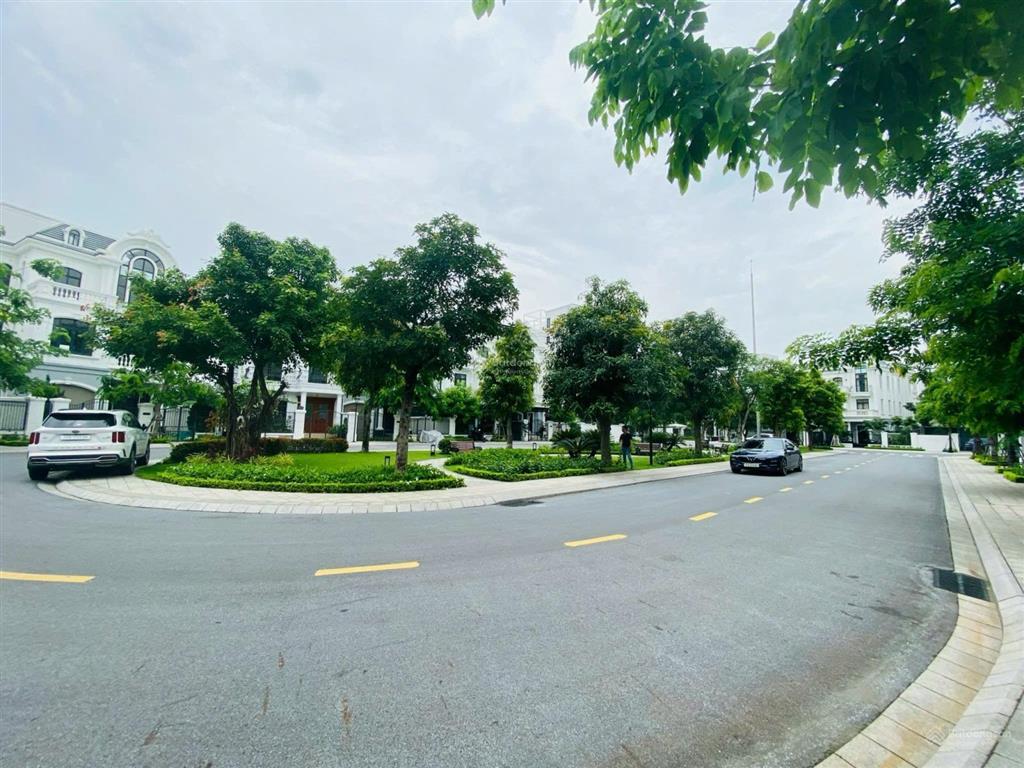 Song lập pari thô 200m2, đường thông, giá cực tốt chỉ 20 tỷ
