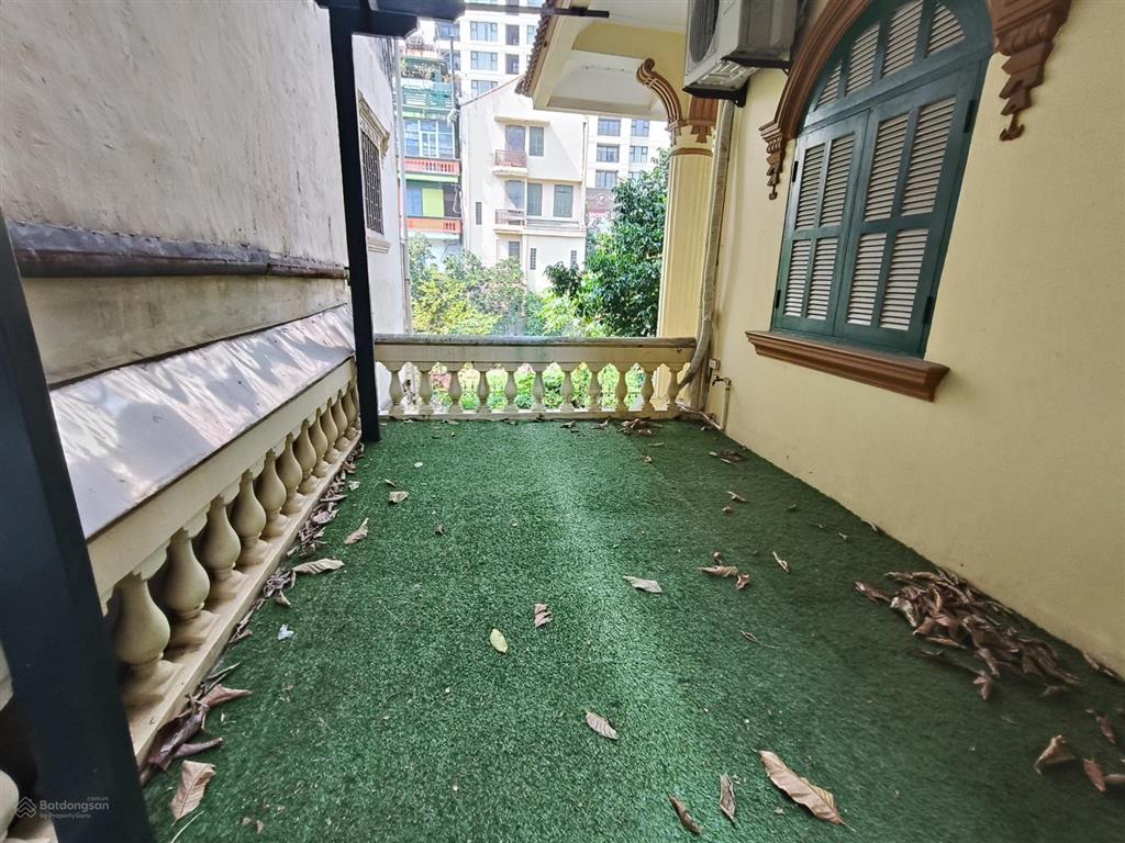 Cho thuê biệt thự 5 tầng sân vườn rộng rãi mặt phố âu cơ, tây hồ, hà nội