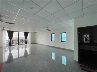 Cho thuê văn phòng tại vòng xuyến văn giang, diện tích 100m2/sàn còn trống tầng 2,3 giá rẻ