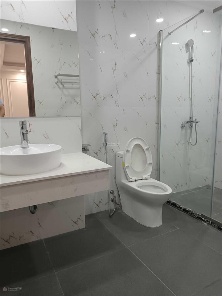 Chính chủ bán căn nhà mặt phố phú diễn, gần trường tài nguyên môi trường. 0989 182 ***