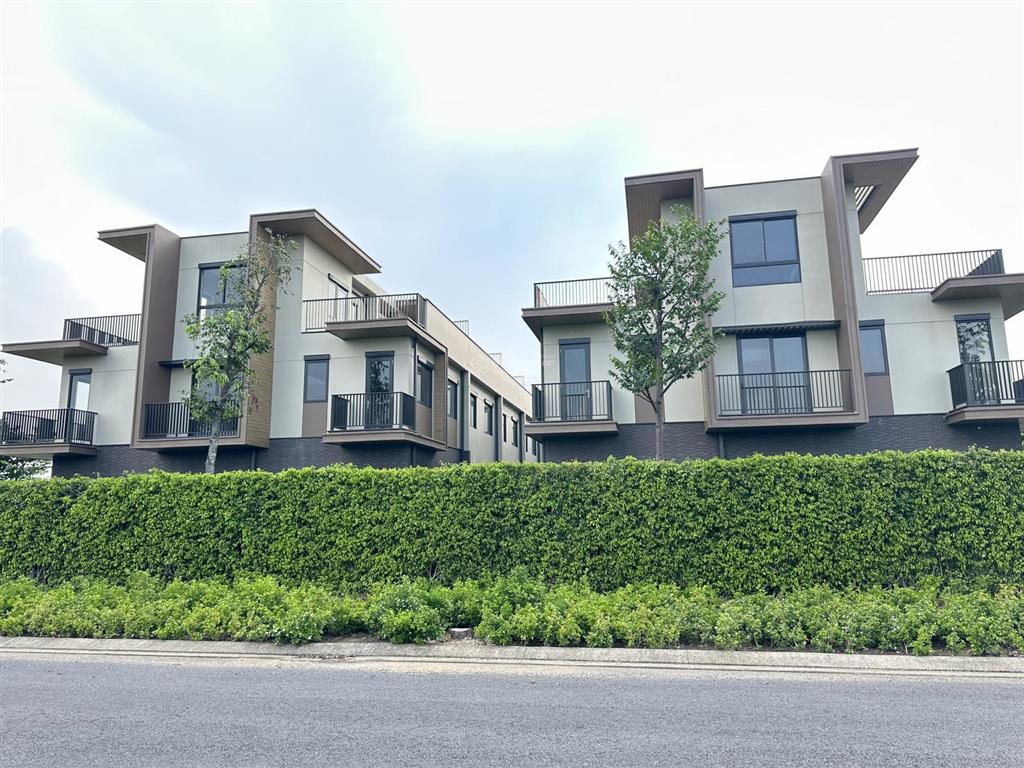 Sổ hồng sẵn sang tên . nhà phố vườn izumi gđ1 diện tích 123m2 , chủ cần tiền bán gấp giá 7,2 tỷ