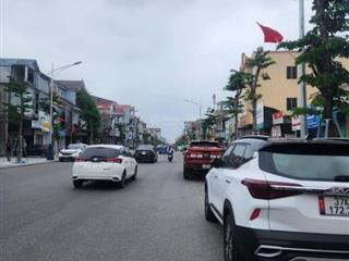 Bán nhà mặt đường Nguyễn Văn Cừ, TP Vinh mặt tiền rộng 11,25m