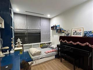 Bán căn hộ siêu đẹp full nội thất, DT 91m2, 3PN, 2WC tại chung cư Vinhomes SkyLake, view