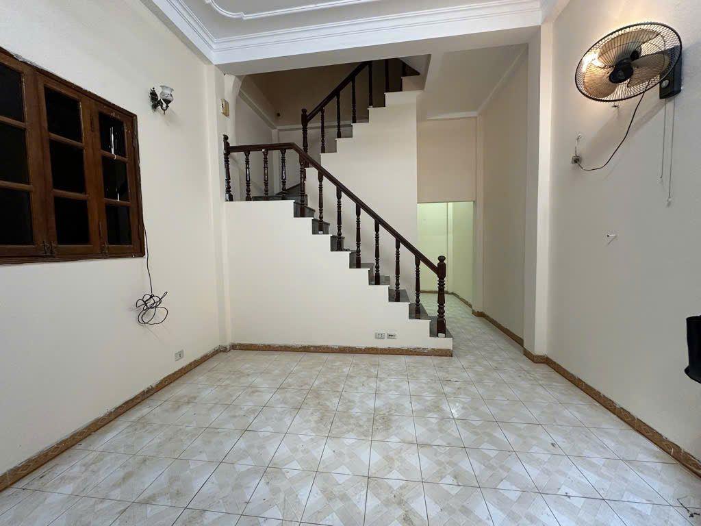 Bán Nhà Giáp Bát - Hoàng Mai , DT 44M2 , Gia Nhỉnh 7 Tỷ , Lo Góc , 2 Thoáng 