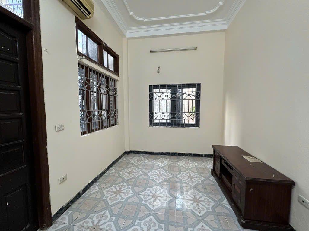 Bán Nhà Giáp Bát - Hoàng Mai , DT 44M2 , Gia Nhỉnh 7 Tỷ , Lo Góc , 2 Thoáng 