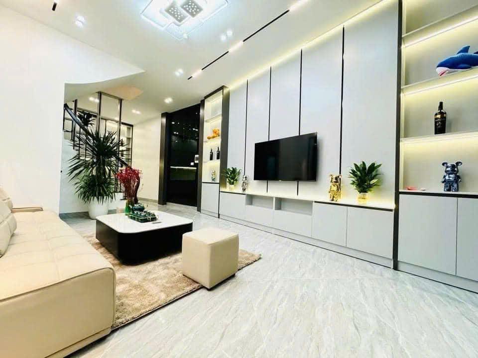 Bán Nhà Tân Mai , DT 40m2 , Giá Hơn 8 tỷ , Lô góc , oto tránh , Kinh doanh