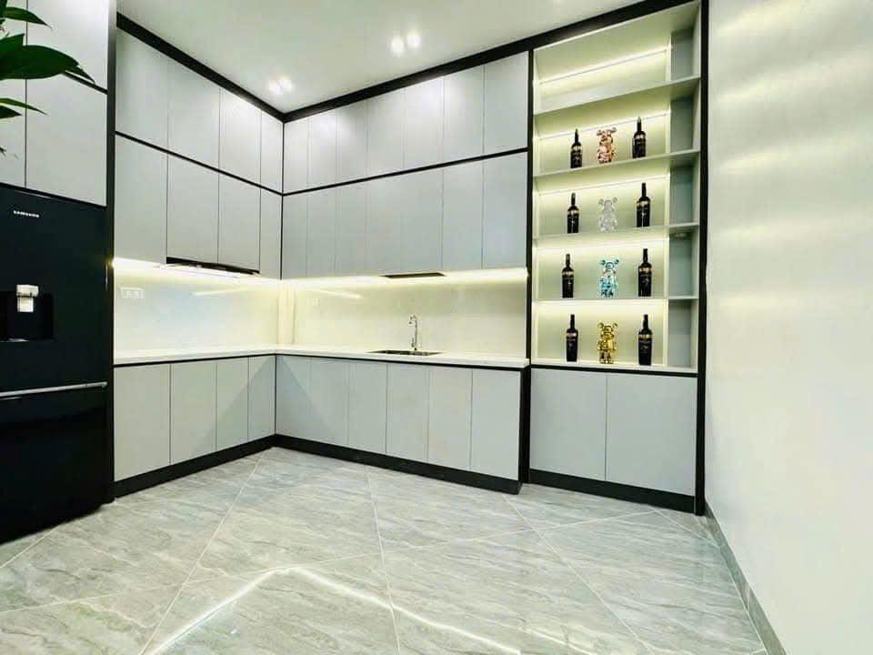 Bán Nhà Tân Mai , DT 40m2 , Giá Hơn 8 tỷ , Lô góc , oto tránh , Kinh doanh