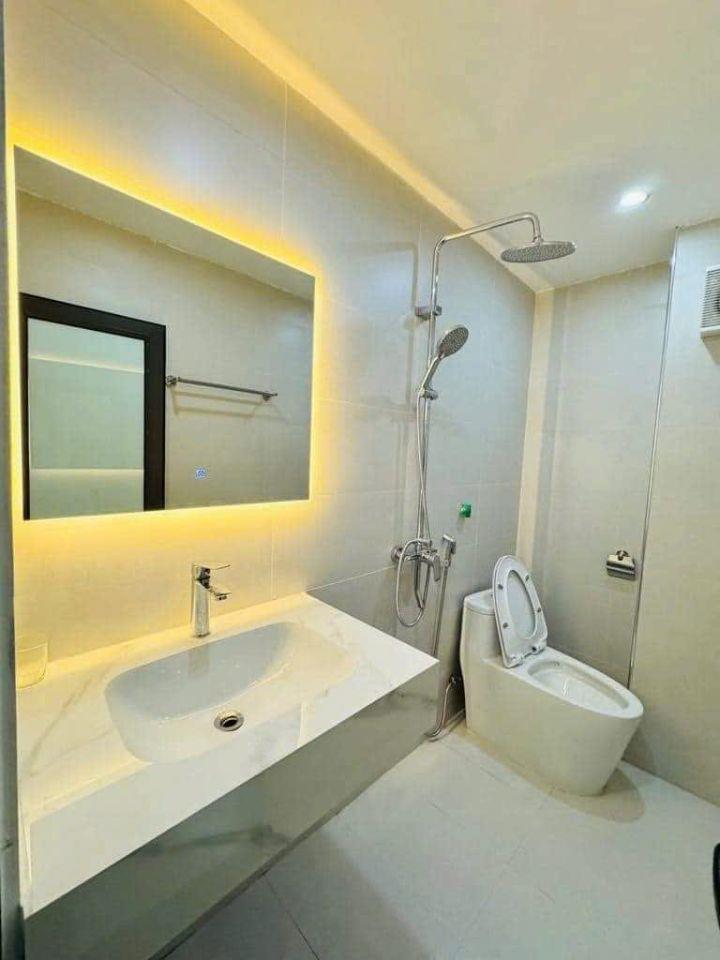Bán Nhà Tân Mai , DT 40m2 , Giá Hơn 8 tỷ , Lô góc , oto tránh , Kinh doanh