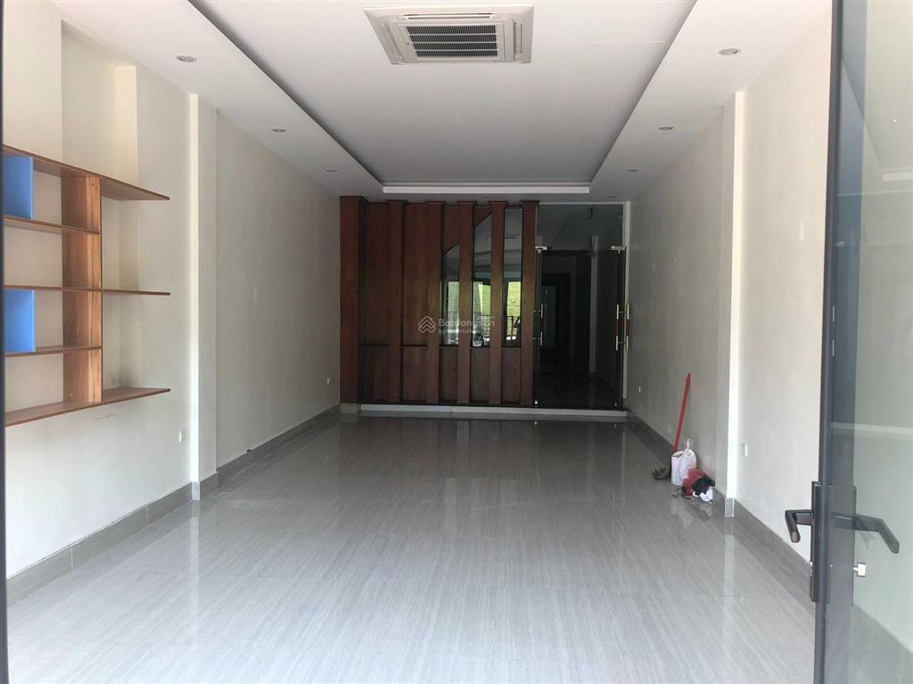 Cho thuê vp ô tô đỗ cửa 14/1 ngọc lâm, đối diện đê, cách cầu chương dương 300m, giá 3tr 0913 345 ***