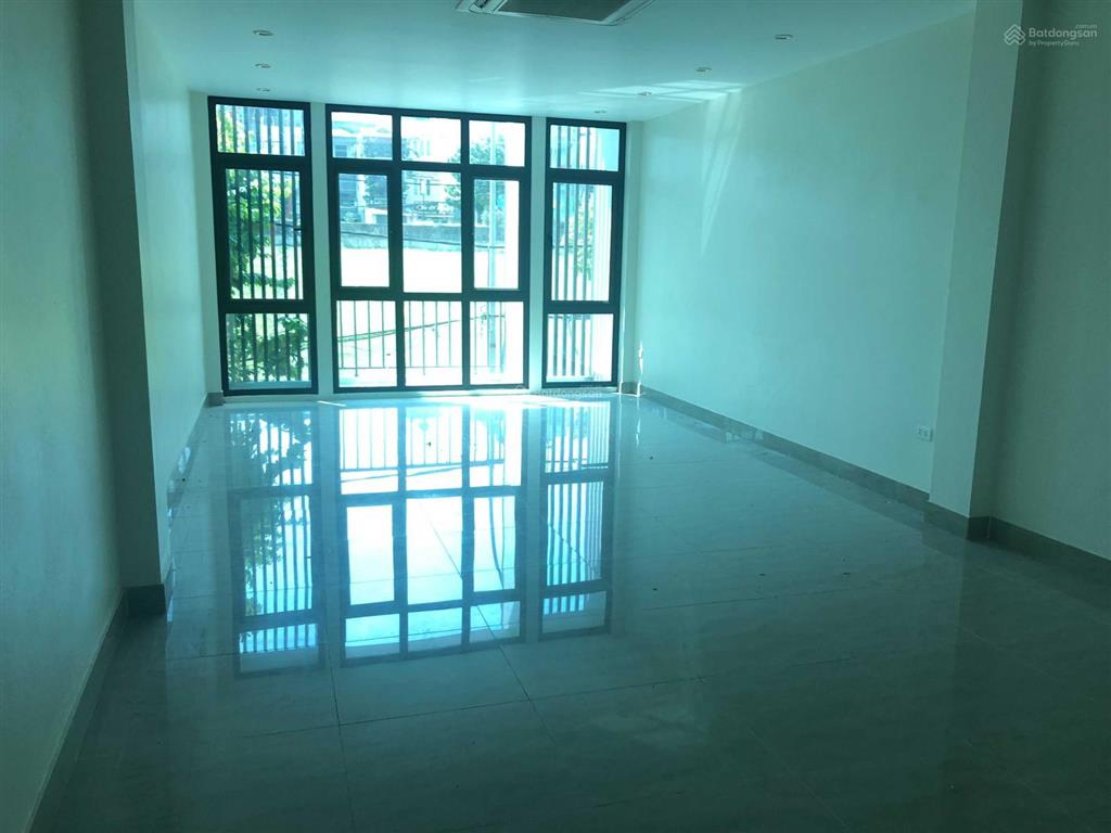 Cho thuê vp ô tô đỗ cửa 14/1 ngọc lâm, đối diện đê, cách cầu chương dương 300m, giá 3tr 0913 345 ***