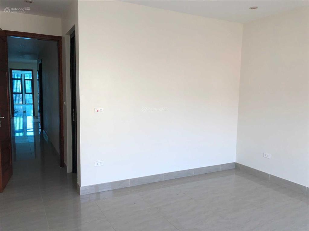 Cho thuê vp ô tô đỗ cửa 14/1 ngọc lâm, đối diện đê, cách cầu chương dương 300m, giá 3tr 0913 345 ***