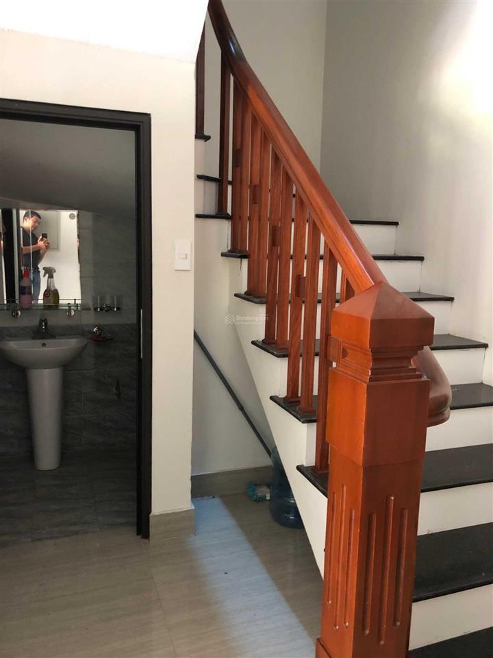Cho thuê vp ô tô đỗ cửa 14/1 ngọc lâm, đối diện đê, cách cầu chương dương 300m, giá 3tr 0913 345 ***
