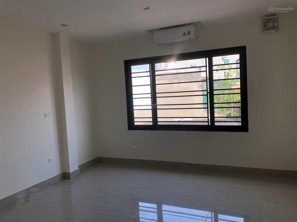 Cho thuê vp ô tô đỗ cửa 14/1 ngọc lâm, đối diện đê, cách cầu chương dương 300m, giá 3tr 0913 345 ***