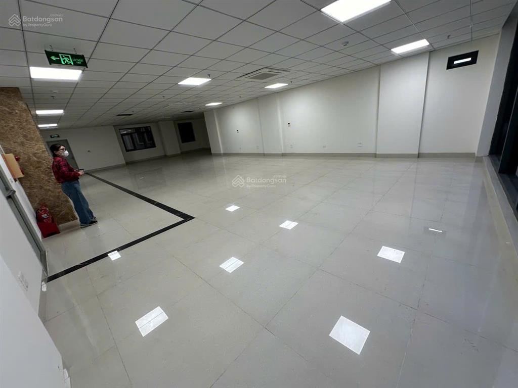Cho thuê nhà mặt phố trần khát chân, dt 200m2x2 tầng + hầm, mt 8m nở hậu, giá 180tr,  0968 896 ***