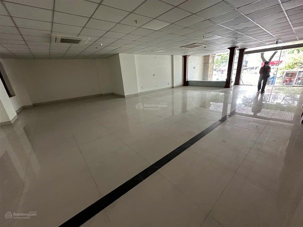 Cho thuê nhà mặt phố trần khát chân, dt 200m2x2 tầng + hầm, mt 8m nở hậu, giá 180tr,  0968 896 ***