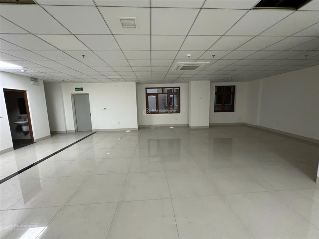 Cho thuê nhà mặt phố trần khát chân, dt 200m2x2 tầng + hầm, mt 8m nở hậu, giá 180tr,  0968 896 ***