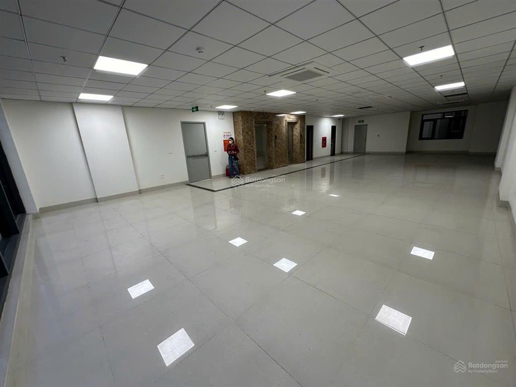 Cho thuê nhà mặt phố trần khát chân, dt 200m2x2 tầng + hầm, mt 8m nở hậu, giá 180tr,  0968 896 ***